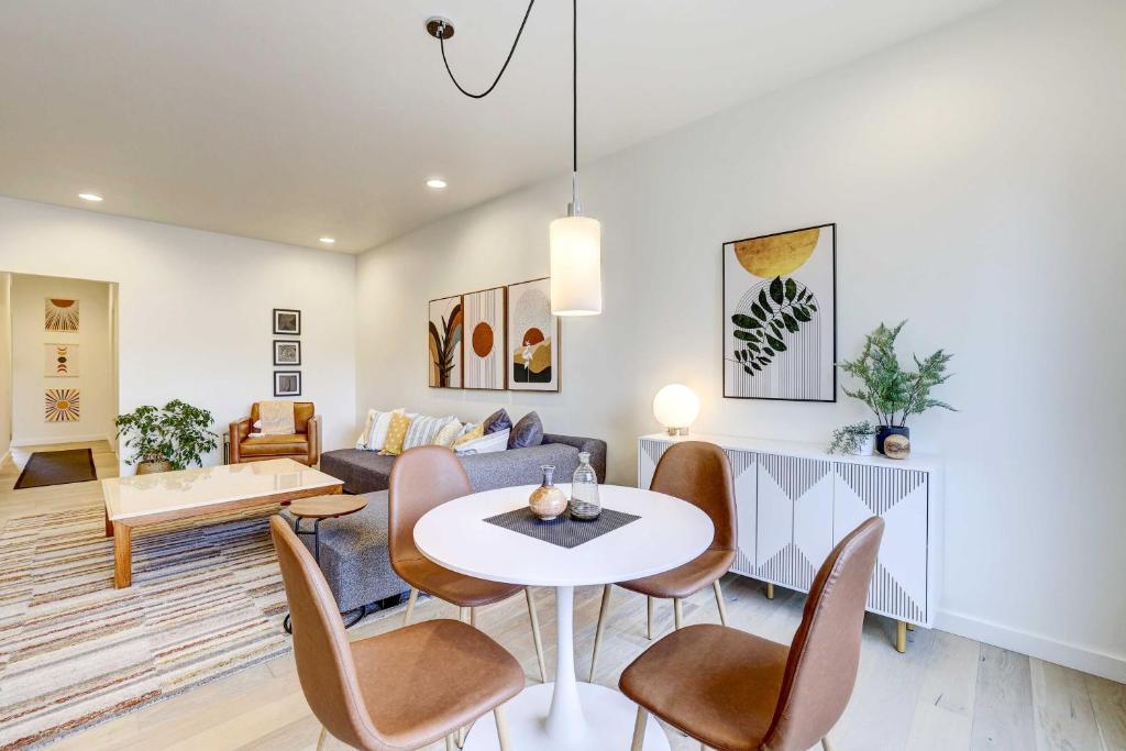 Beautiful Townhome - Steps to Downtown Boise! (Boise)