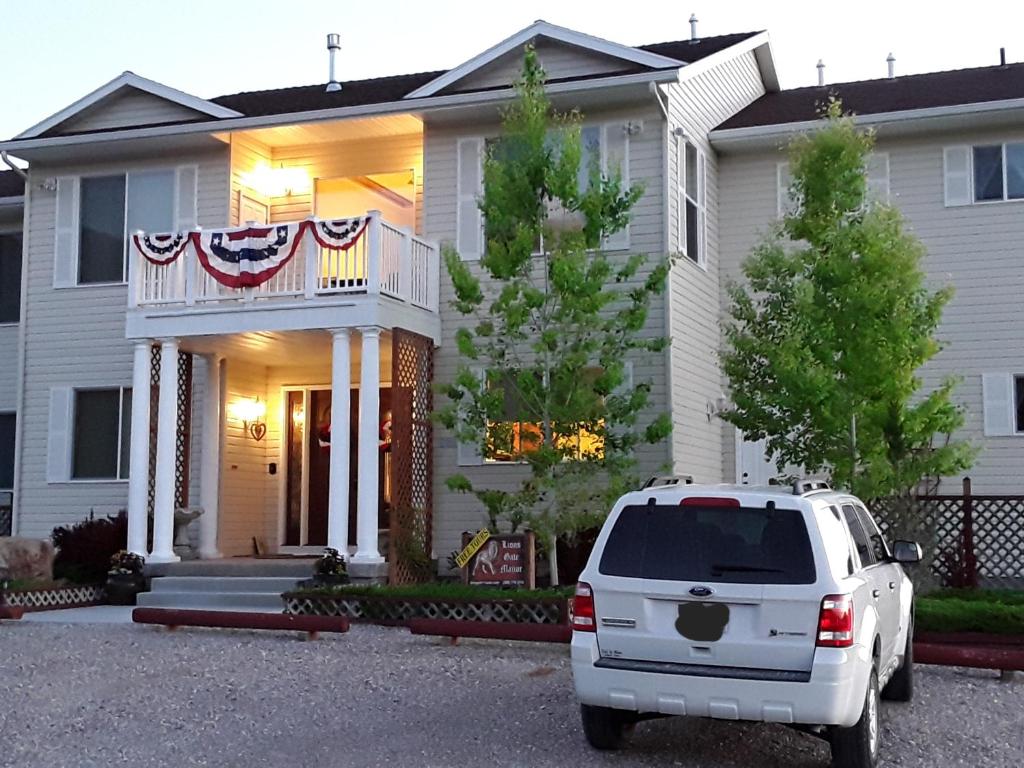 Lions Gate Manor (Lava Hot Springs)