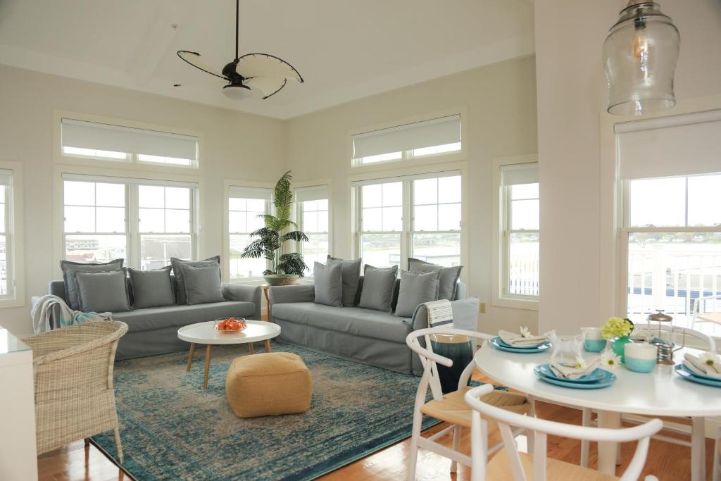 The Sea Breeze Inn (Middletown)