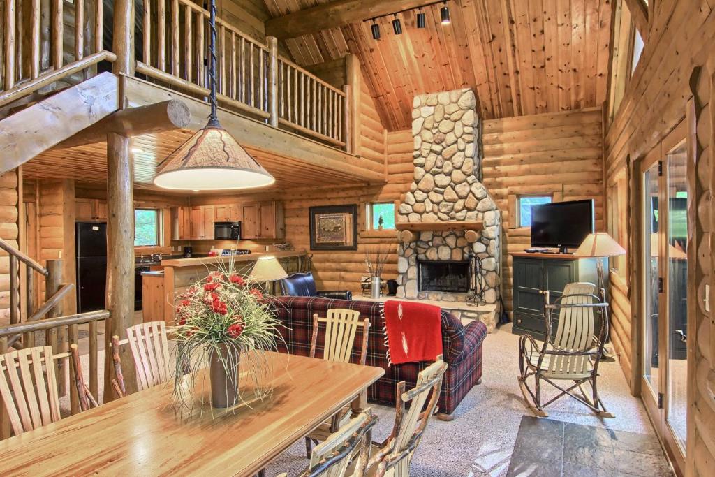 823 Mountain Cabin (Boyne Falls)