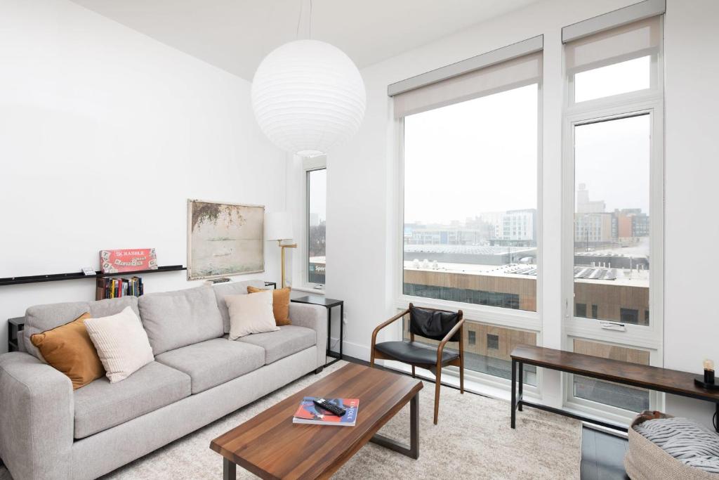 Flexhome Skywalk to Fiserv U4 RooftopGymParking