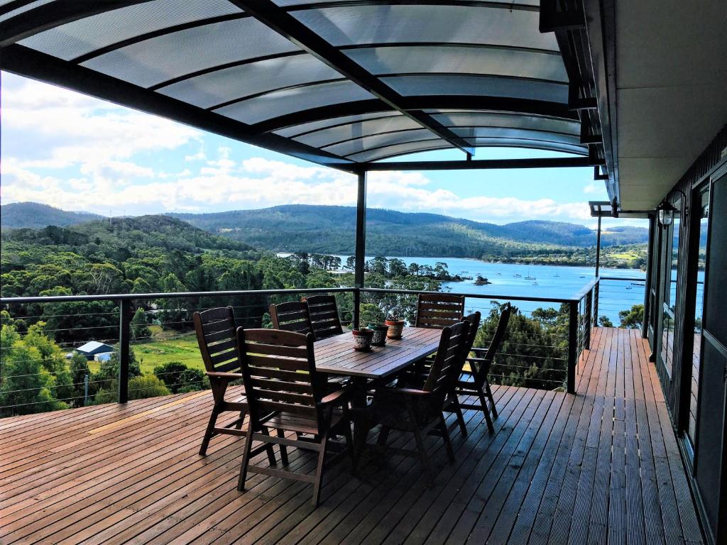 Storm Bay B&B (White Beach)