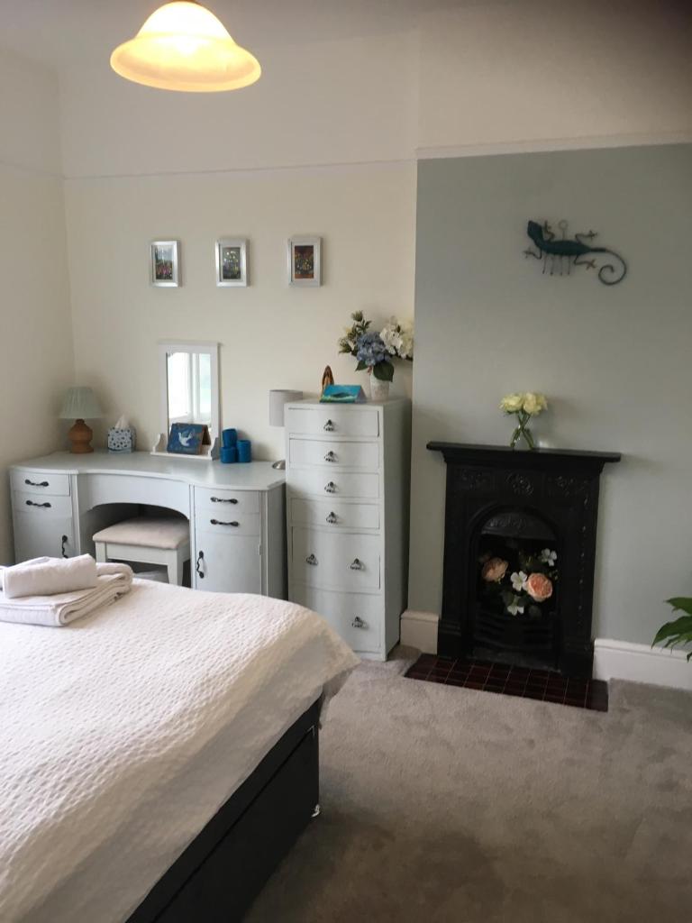 Rie's Retreat - The Emerald room