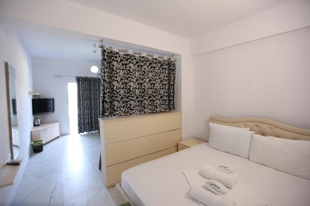 Ksamil Central Park Hotel
