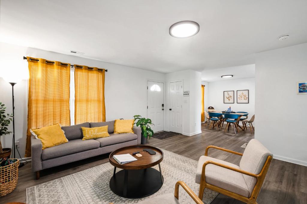DTGem-SelfCheckin-RainShower-300M-Parking-Walkable