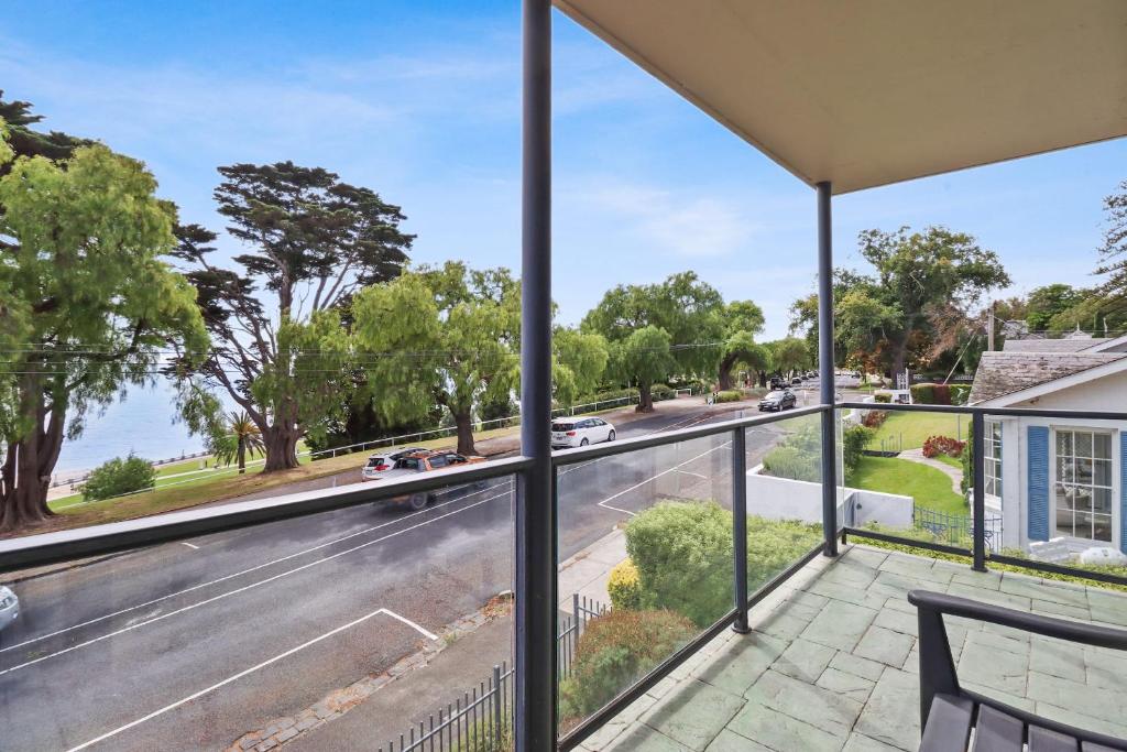 Waterfront Recharge I Central Geelong location