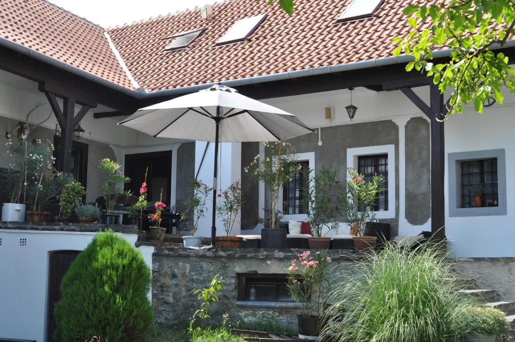 Óbester Panzió (Badacsonytomaj)