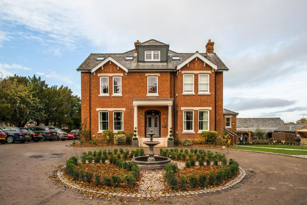 The Lodge Duxford (Duxford)