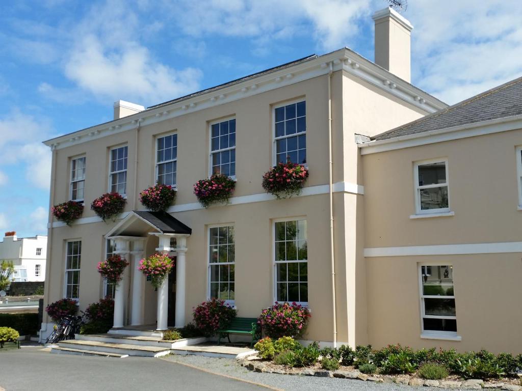 The Albany Apartments (St Peter Port)