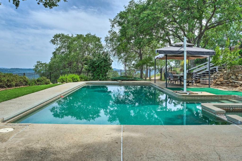 Unique Yosemite Mountaintop Retreat on 100 Acres (Mariposa)