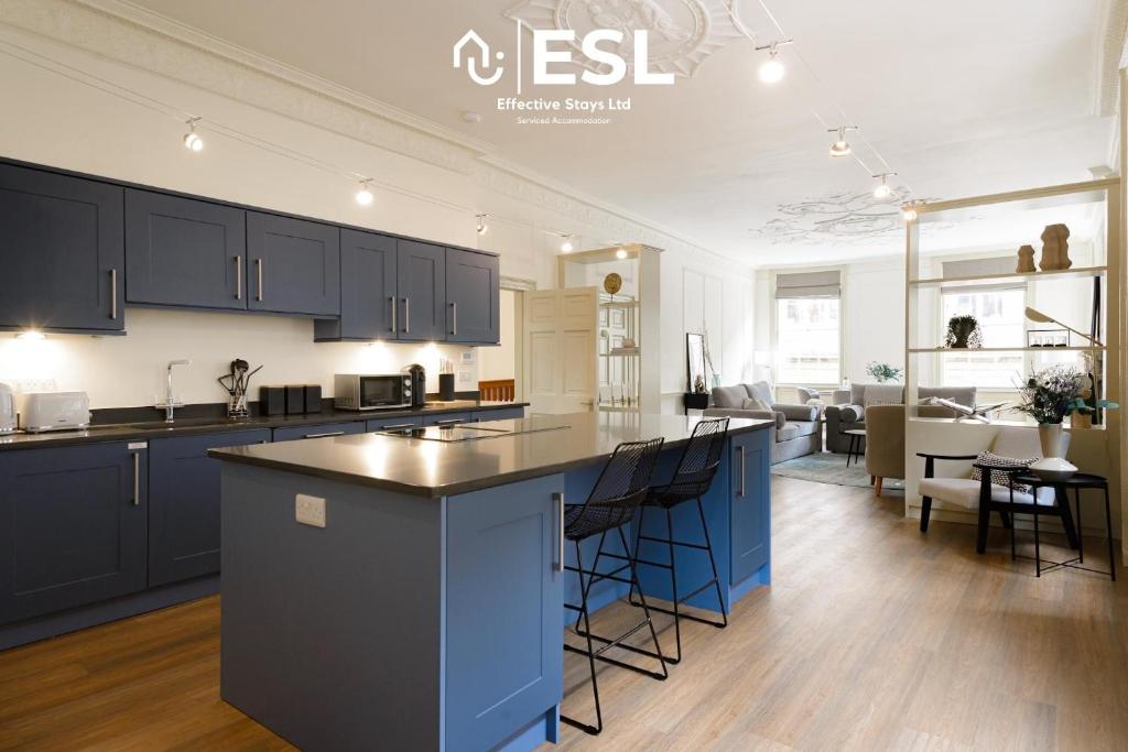 Most Central Luxury Grade 2 Listed Apartment Overlooking Shrewsbury Square - Free Parking