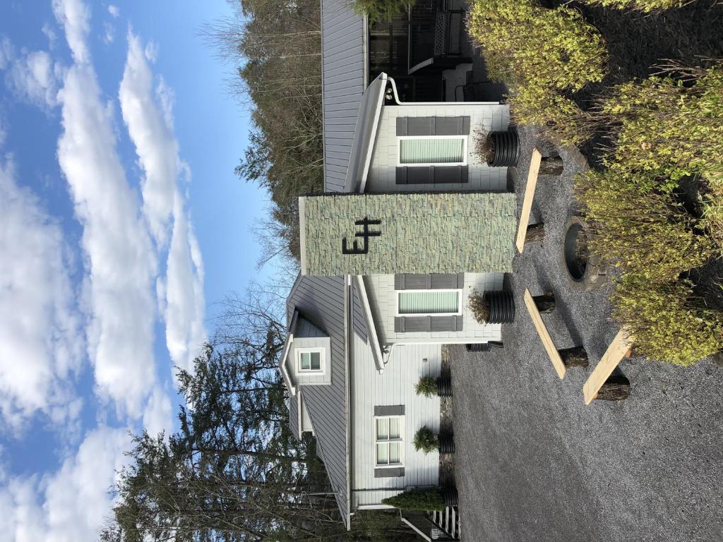 Emory House cabin