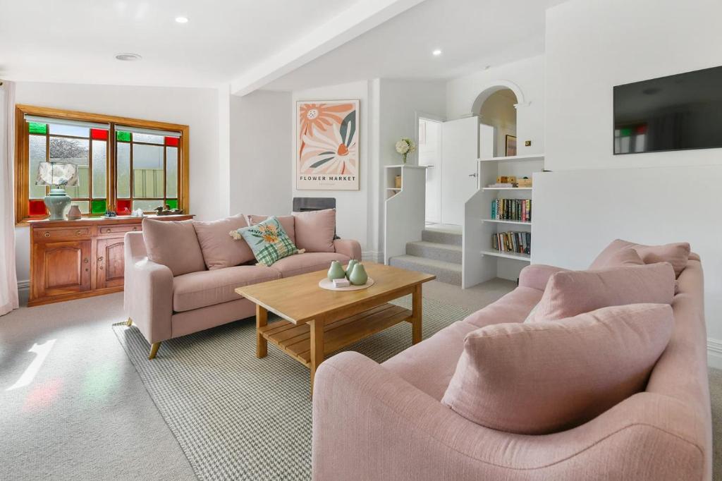 Gorgeous Charm on Clinton - Central Location