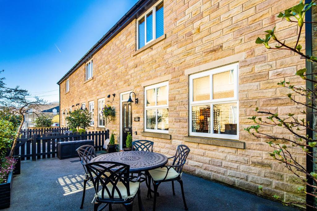 Buxton centre cosy cottage with free secure parking (Buxton)