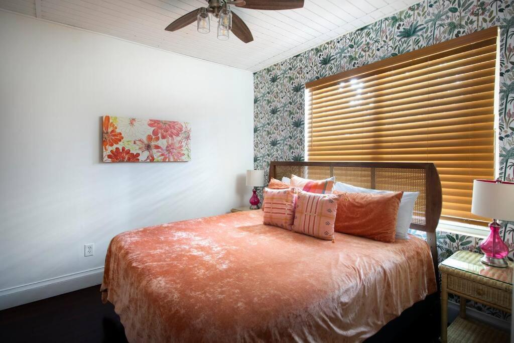 Duval Street Suite w parking and heated pool