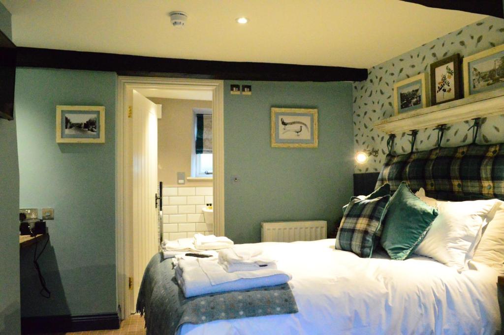 The Golden Pheasant Hotel (Burford)