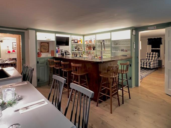 Blue Bear inn (Francestown)