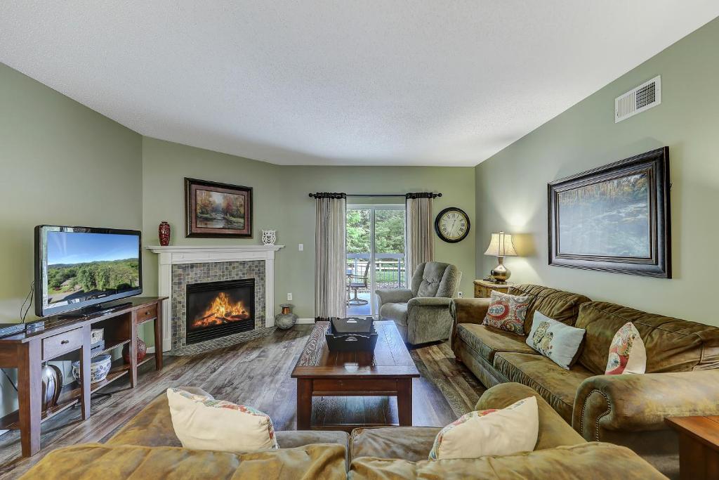 Hello Sunshine! Whispering Pines 314