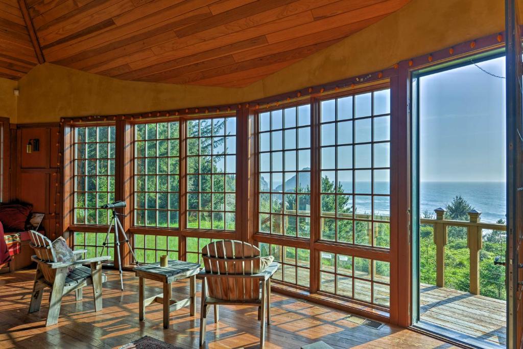 Forested Gold Beach House with Panoramic Ocean Views! (Ophir)