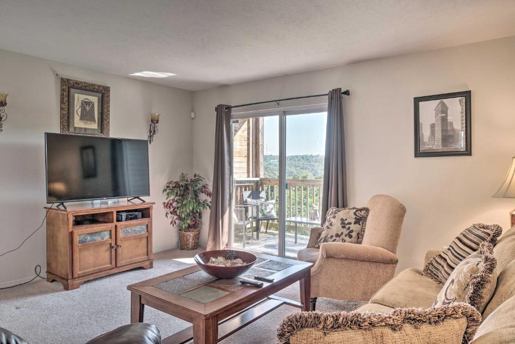 1st Floor Branson Condo 4 Mi to Silver Dollar City