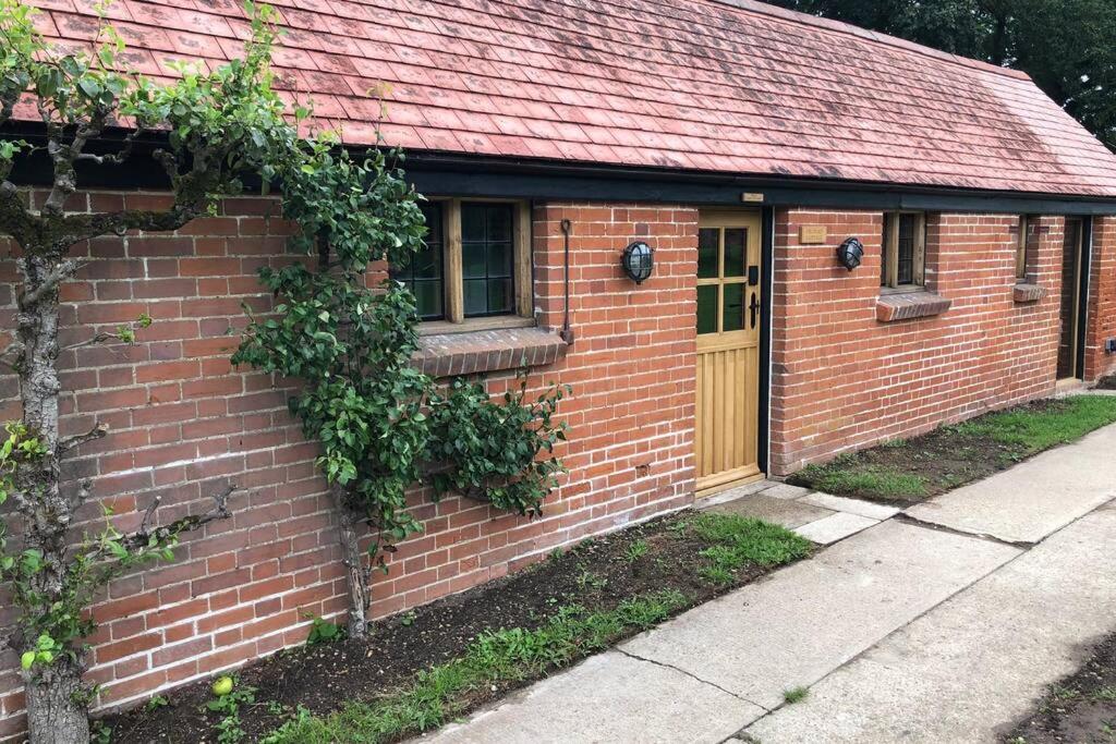 2 Bedroom Cottage on the Orchard of a Manor House (Colchester)