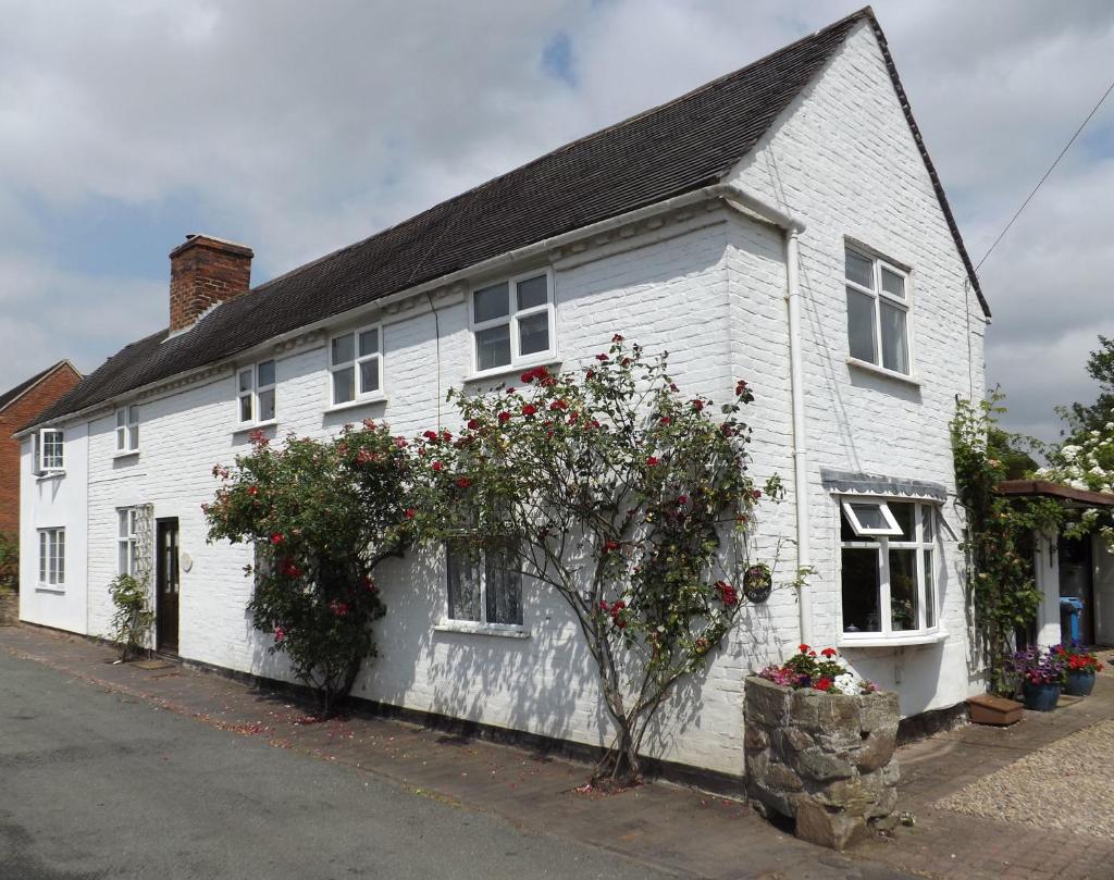 White Cottage Bed and Breakfast (Seisdon)