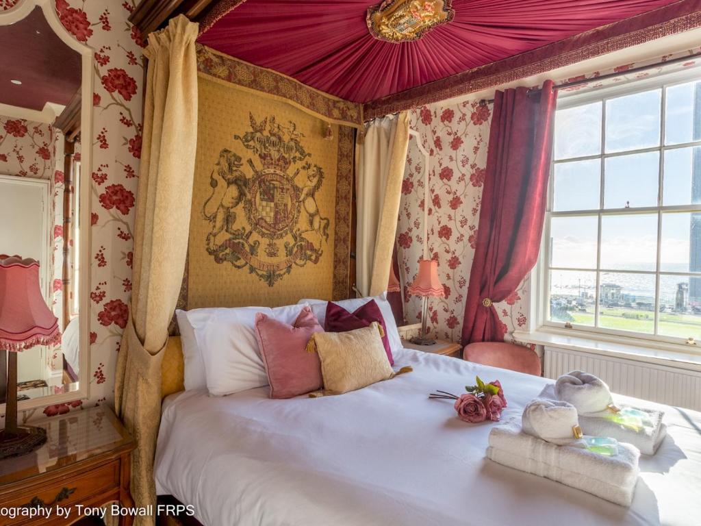 Pass the Keys The delightful Amelia Suite