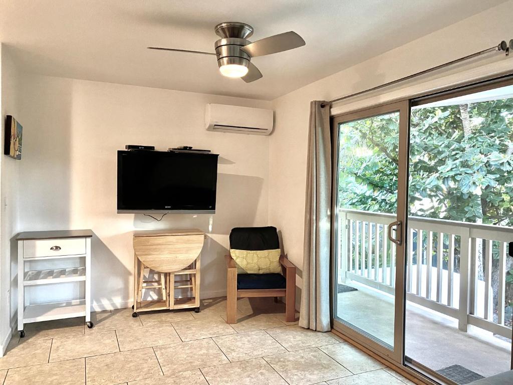 Beach Side Studio by Shark's Cove (Haleiwa)