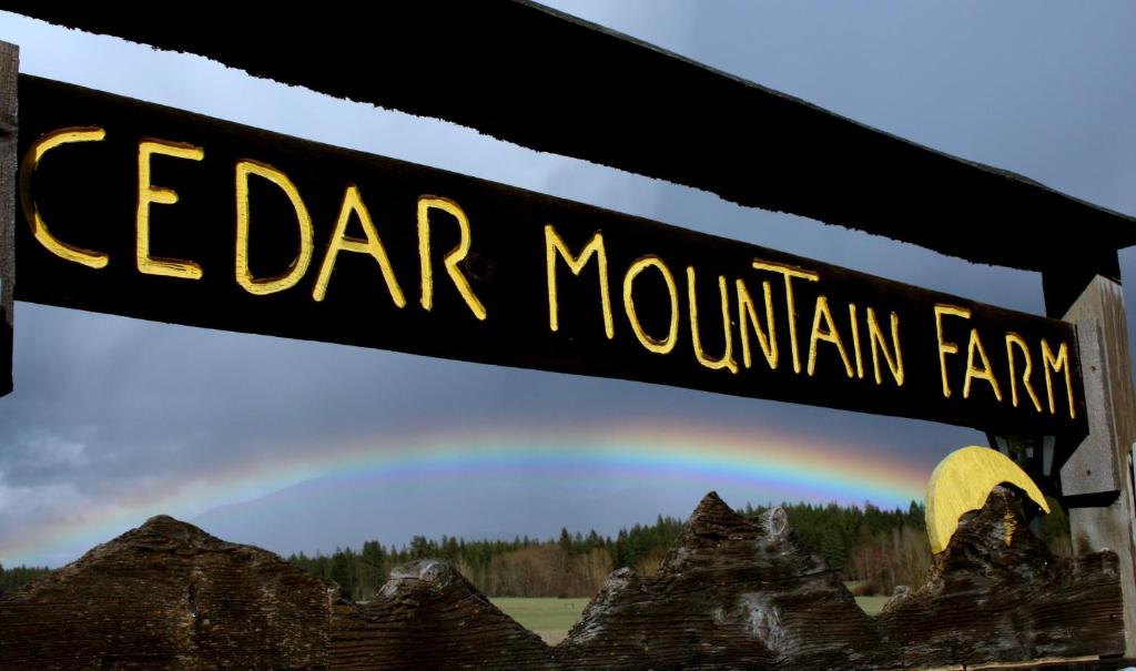 Cedar Mountain Farm Bed and Breakfast LLC (Athol)
