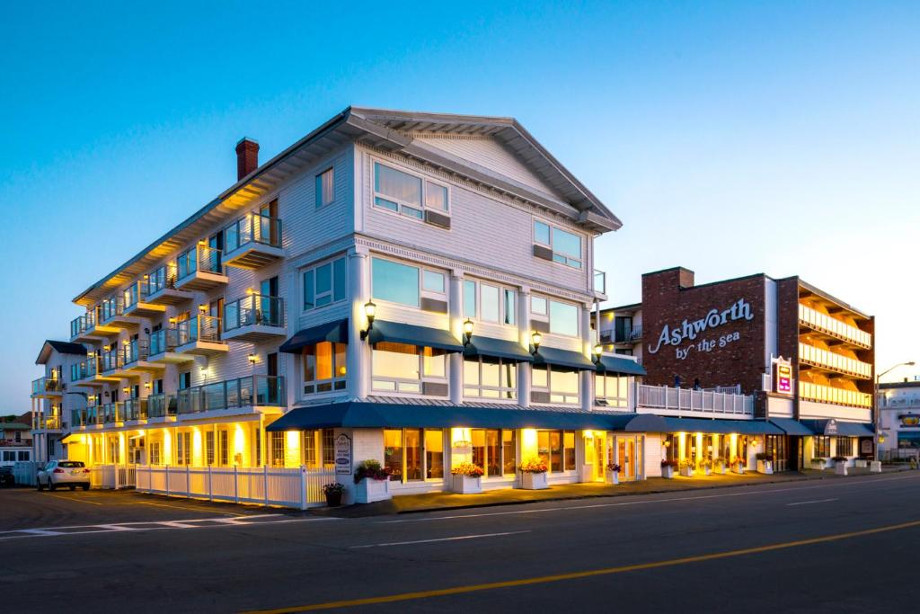 Ashworth by the Sea (Hampton)
