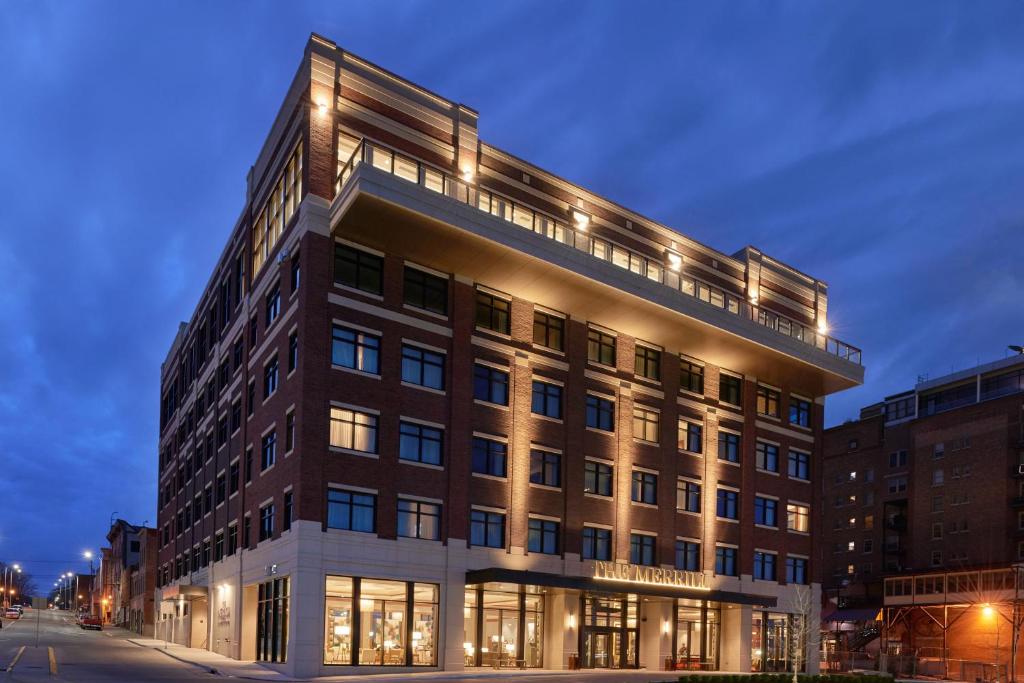 The Merrill Hotel & Conference Center (Muscatine)