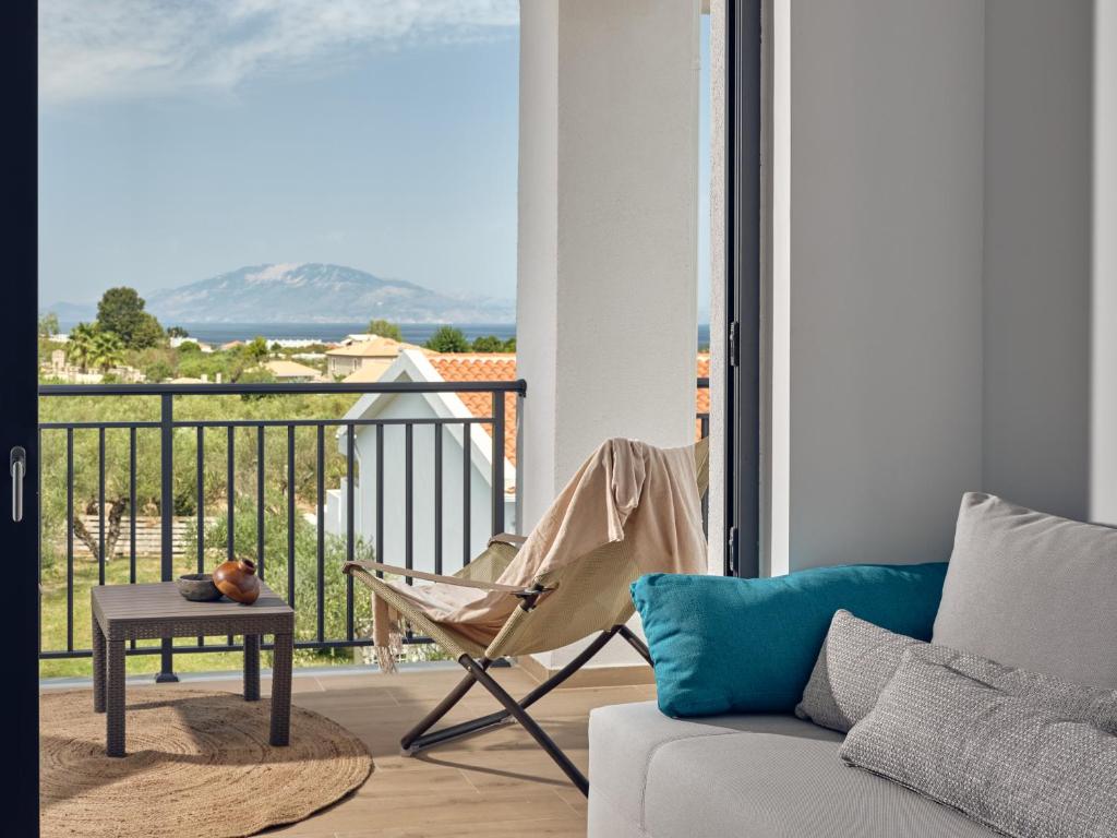 Cavo Orient Beach Hotel & Suites (Tragaki)