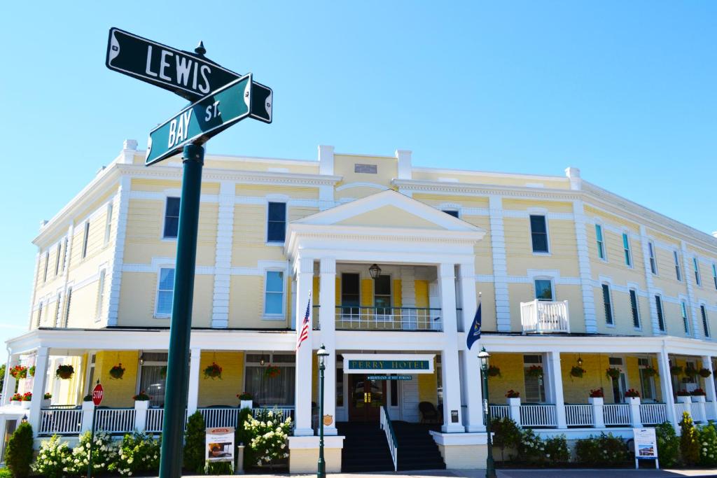 Stafford's Perry Hotel (Petoskey)