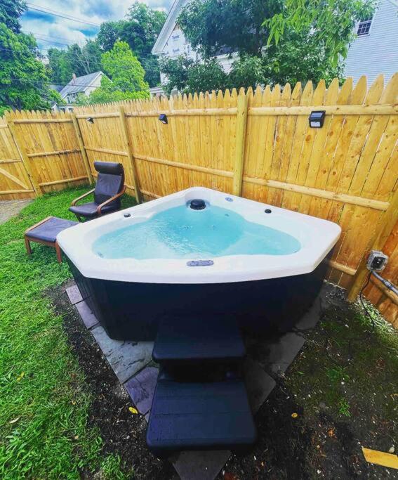 NEW!! Lovely unit w/ PRIVATE Hot Tub and patio! (Laconia)