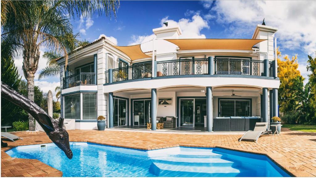 Pictures Guest House Boutique Hotel (Oudtshoorn)