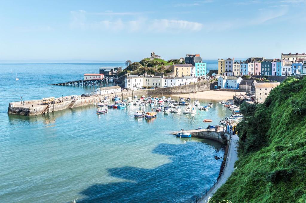 Pieces of Eight - 2 Bedroom Apartment - Tenby -