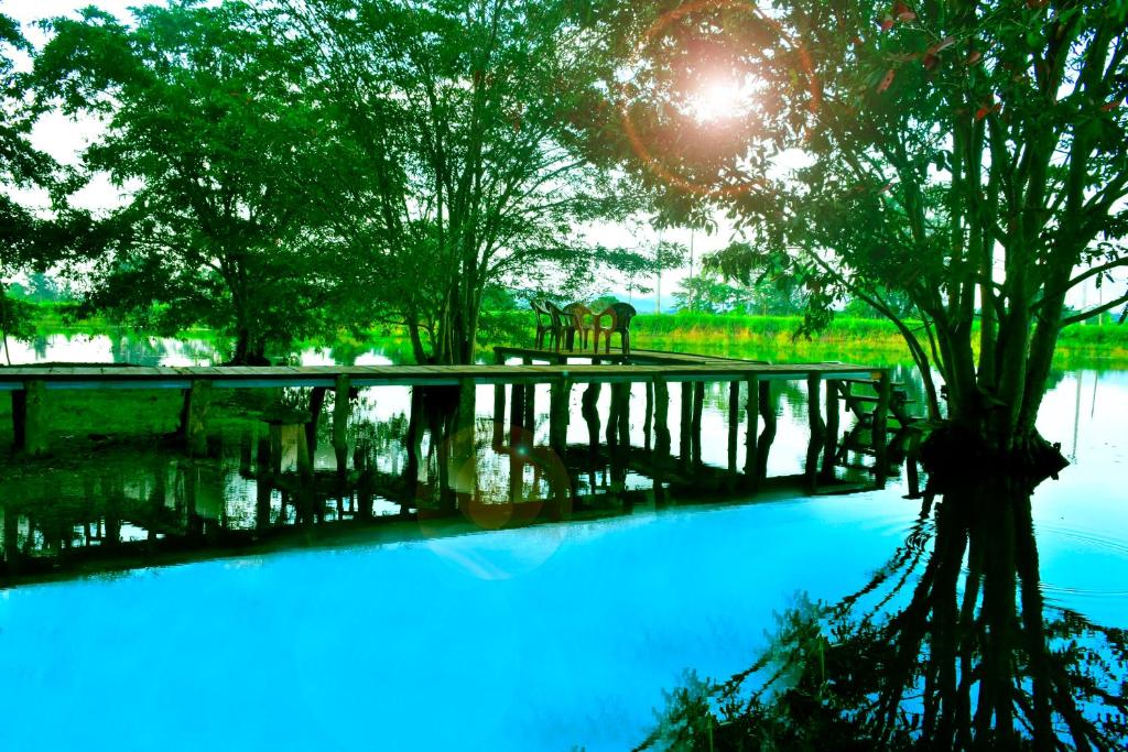 Canal Side Safari Resort