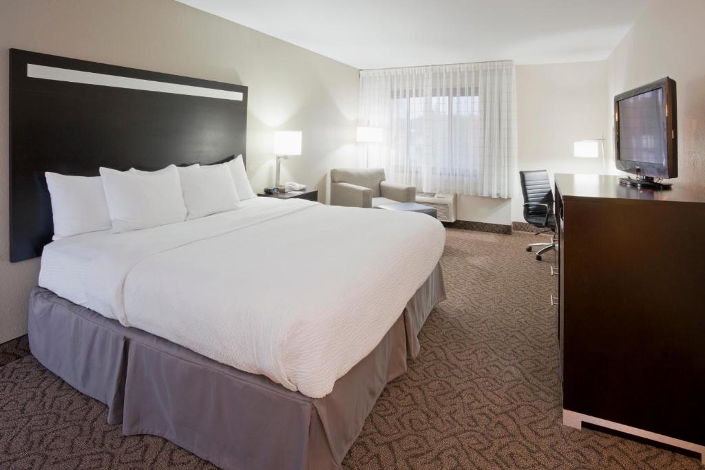 Carrollton Hotel (Carroll)