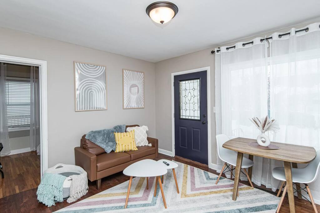 Family and pet friendly home near Mayo campuses! (Rochester)