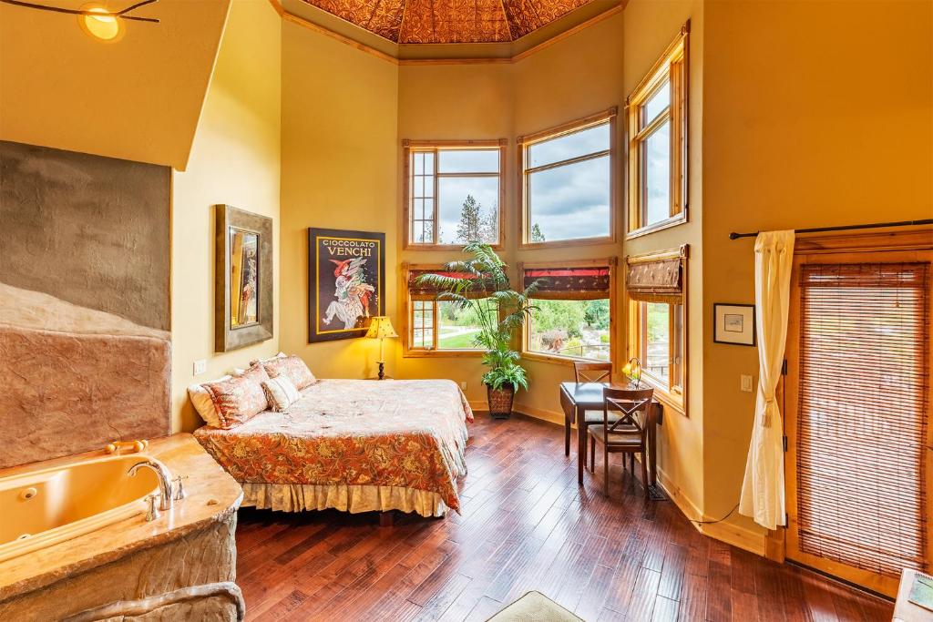 Talus Rock Retreat (Sandpoint)