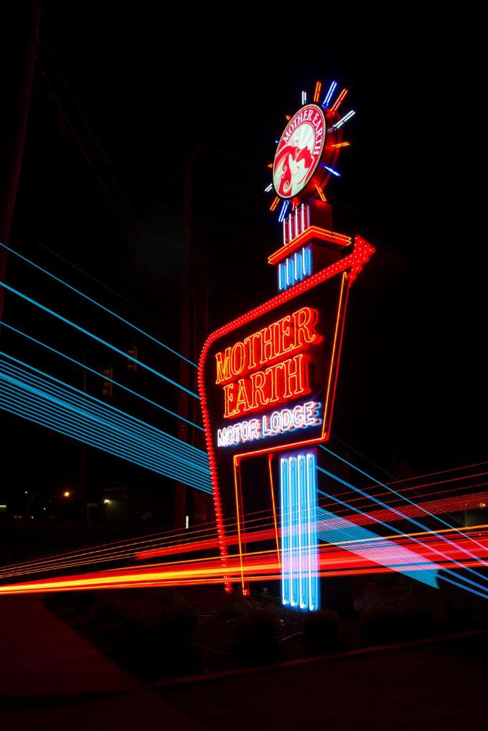 Mother Earth Motor Lodge (Kinston)