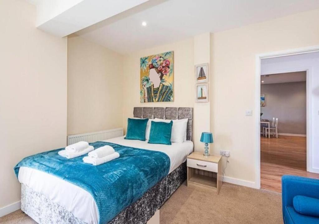 Unwind In This Prestigious Central with balcony Apartment! (Slough)