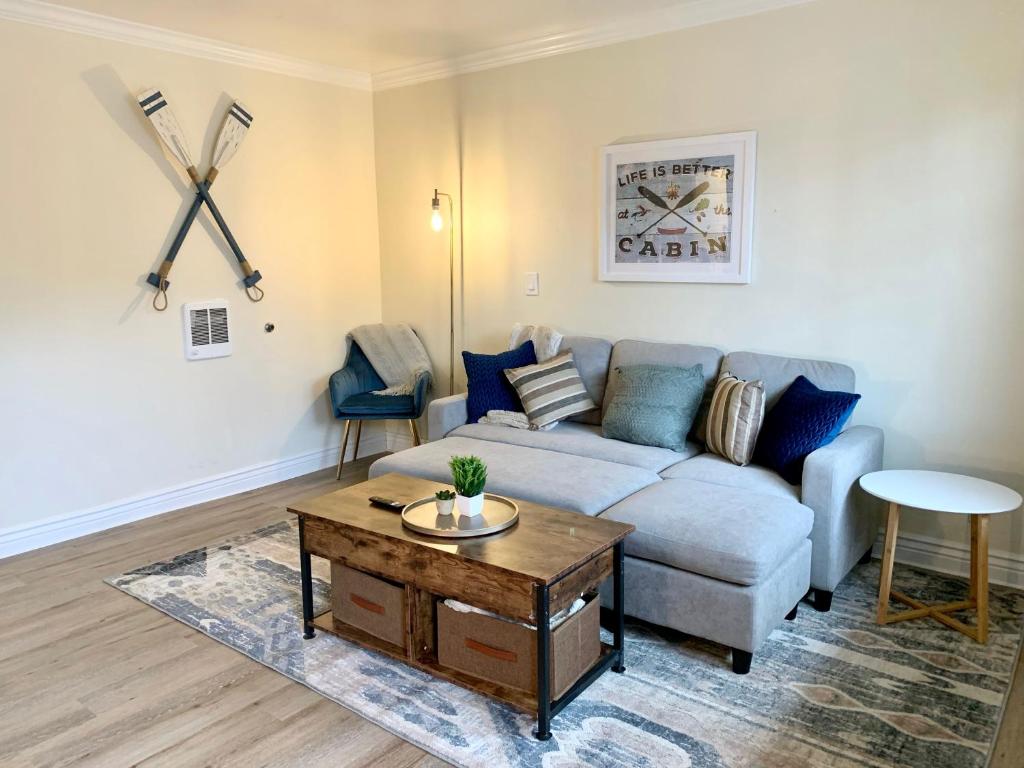 MML Unit 2 - Cozy 1 Bed 1 Bath Close to Gondola w/ Full Kitchen