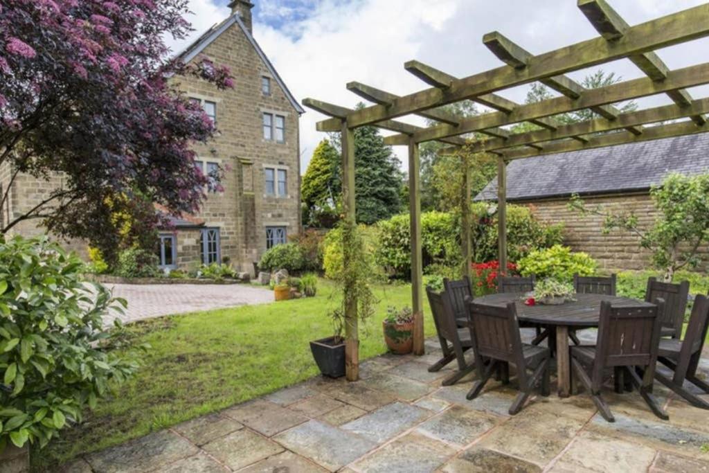 Bronte Chapel Retreat With Hot Tub (Oxenhope)