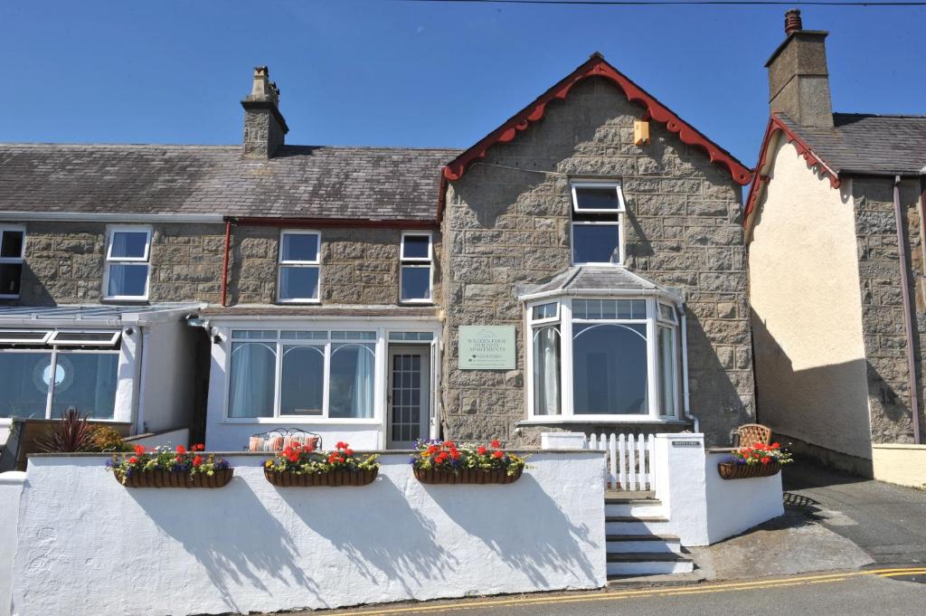 Waters Edge Holiday Apartments (Benllech)