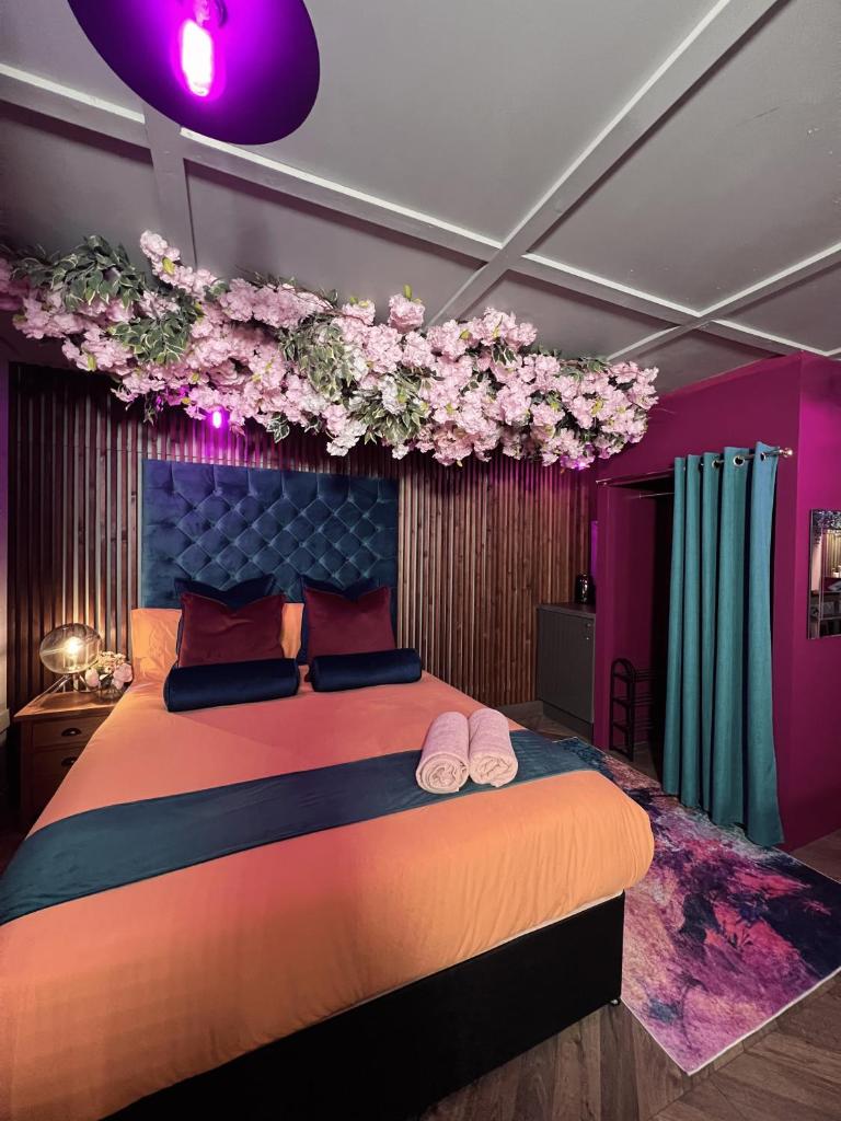The Ultimate Hen Suite with Bar & Makeup Room