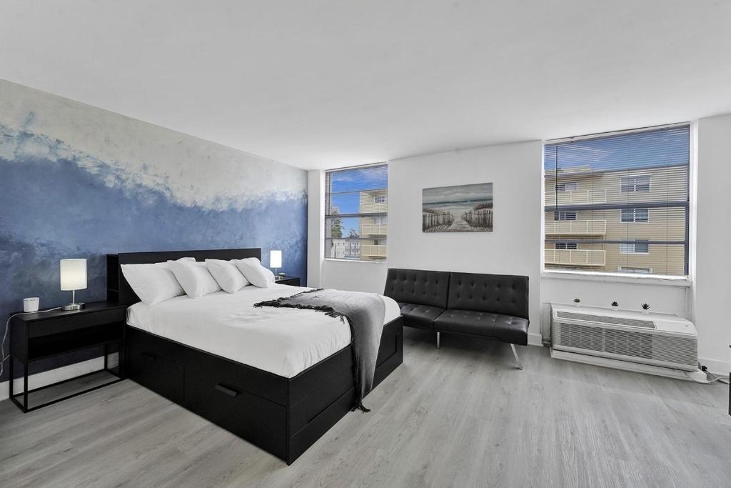 Charming Studio Newly Furnished A Block Away from South Beach