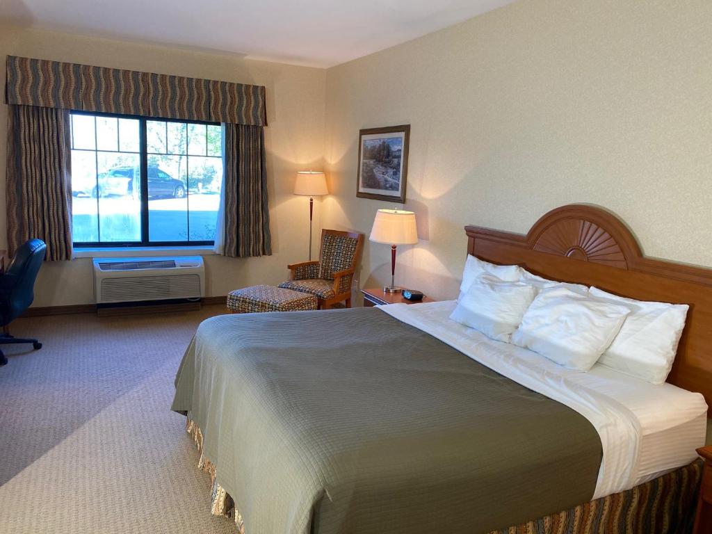 Red Coach Inn & Suites (Red Oak)