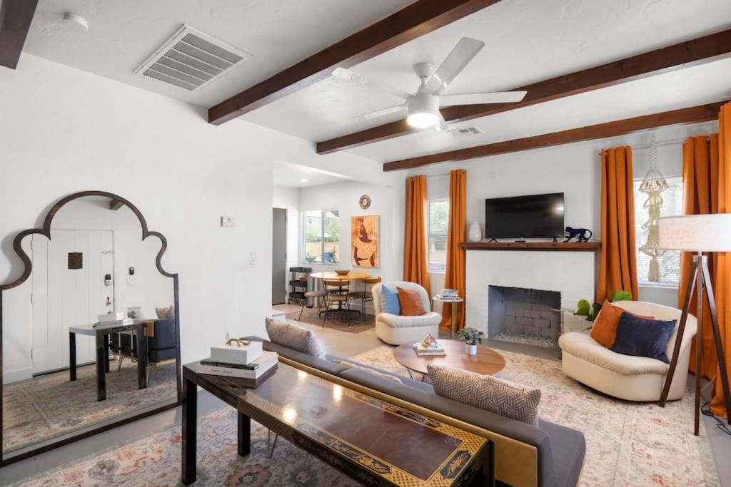 Upbeat 2BR Home in Phoenix with a KING Bed and Free Parking
