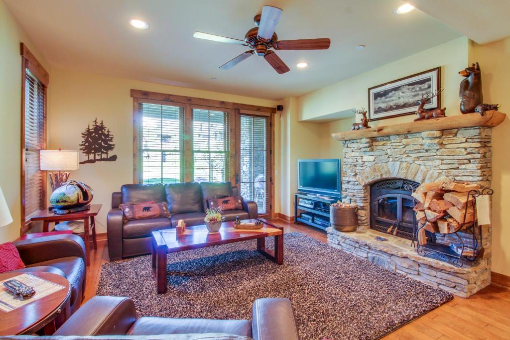 The Lodges 1145 (Mammoth Lakes)